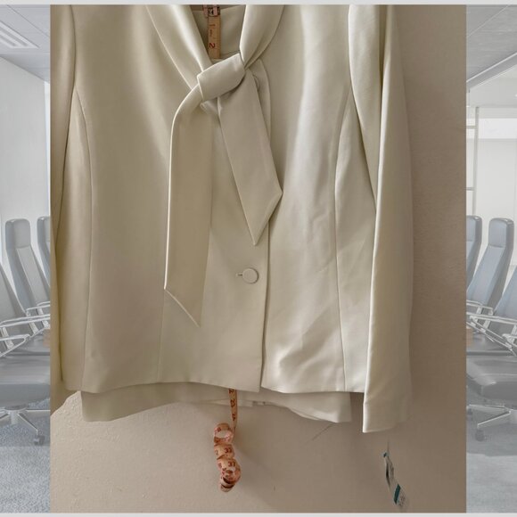 NWT - Le Suit Shawl Tied Collar 3 Button Jacket & Skirt Suit 2Pc - Ivory - 16 - Picture 10 of 14